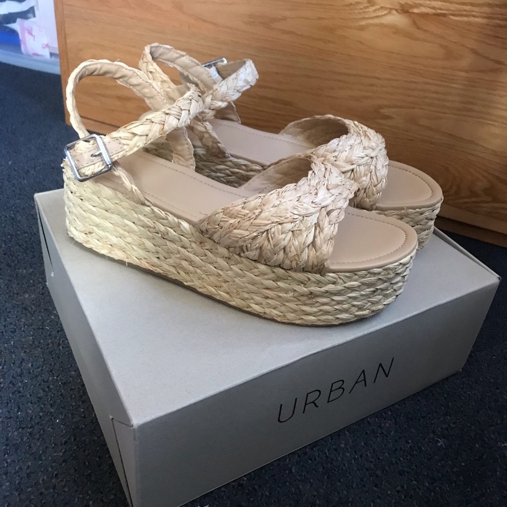 NEW URBAN Outfitters Platform Sandals